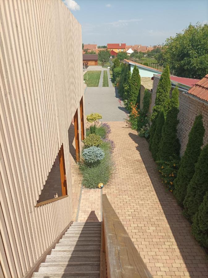 Penzion Venkovsky Dvur Hlohovec Exterior foto